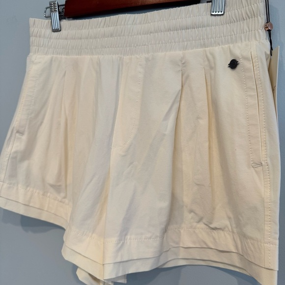 Calia Journey Collection High Rise Shorts Size M NWT - Picture 3 of 7